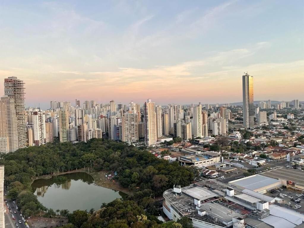 Moderno Flat Com Vista Para O Parque Vaca Brava Goiânia Exterior photo